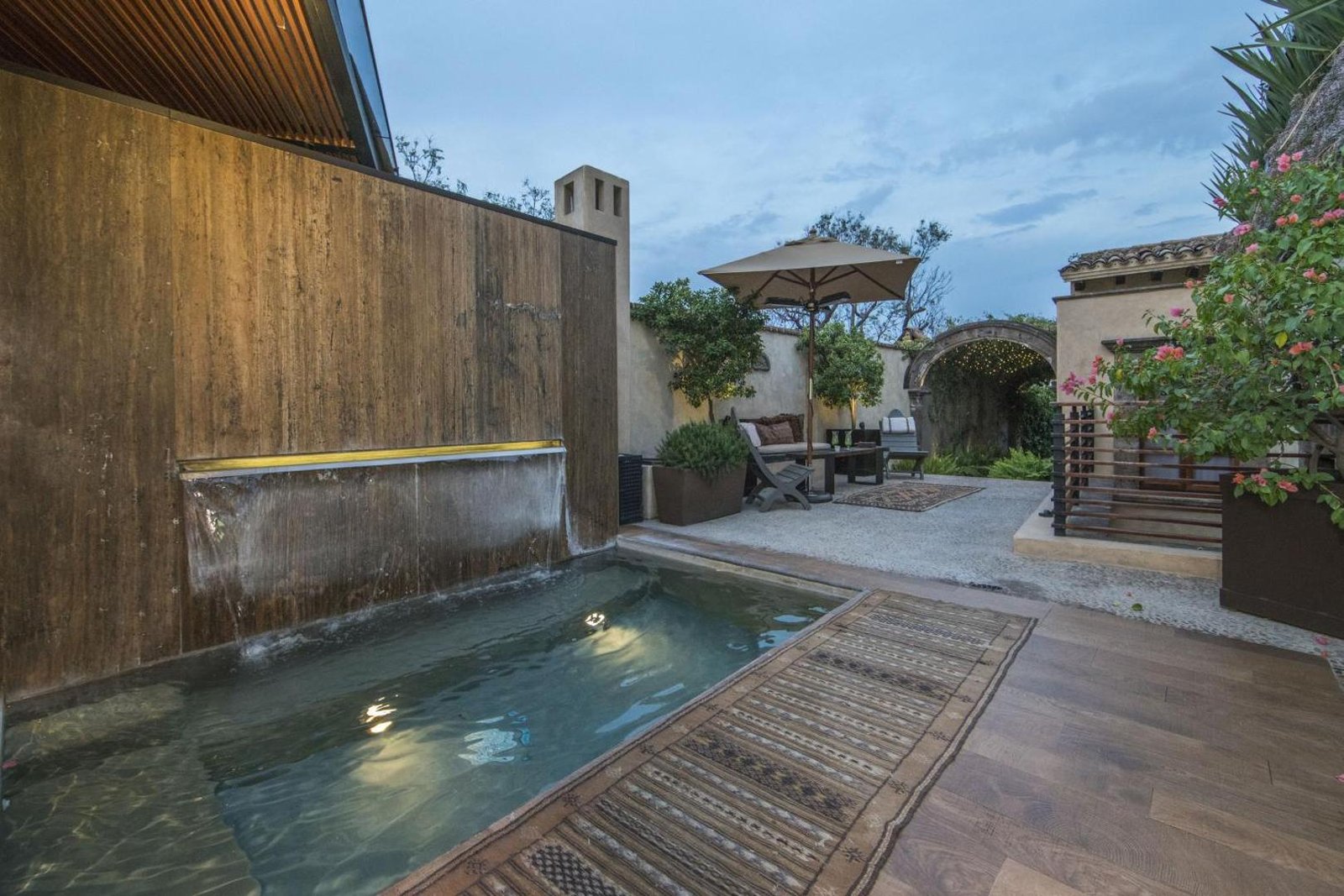 Casa No Name, the pool