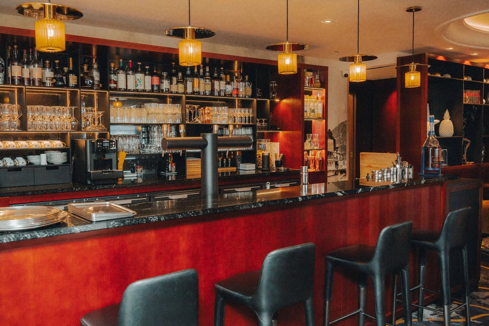 Les Trésoms Lake and Spa Resort, le bar des trésoms