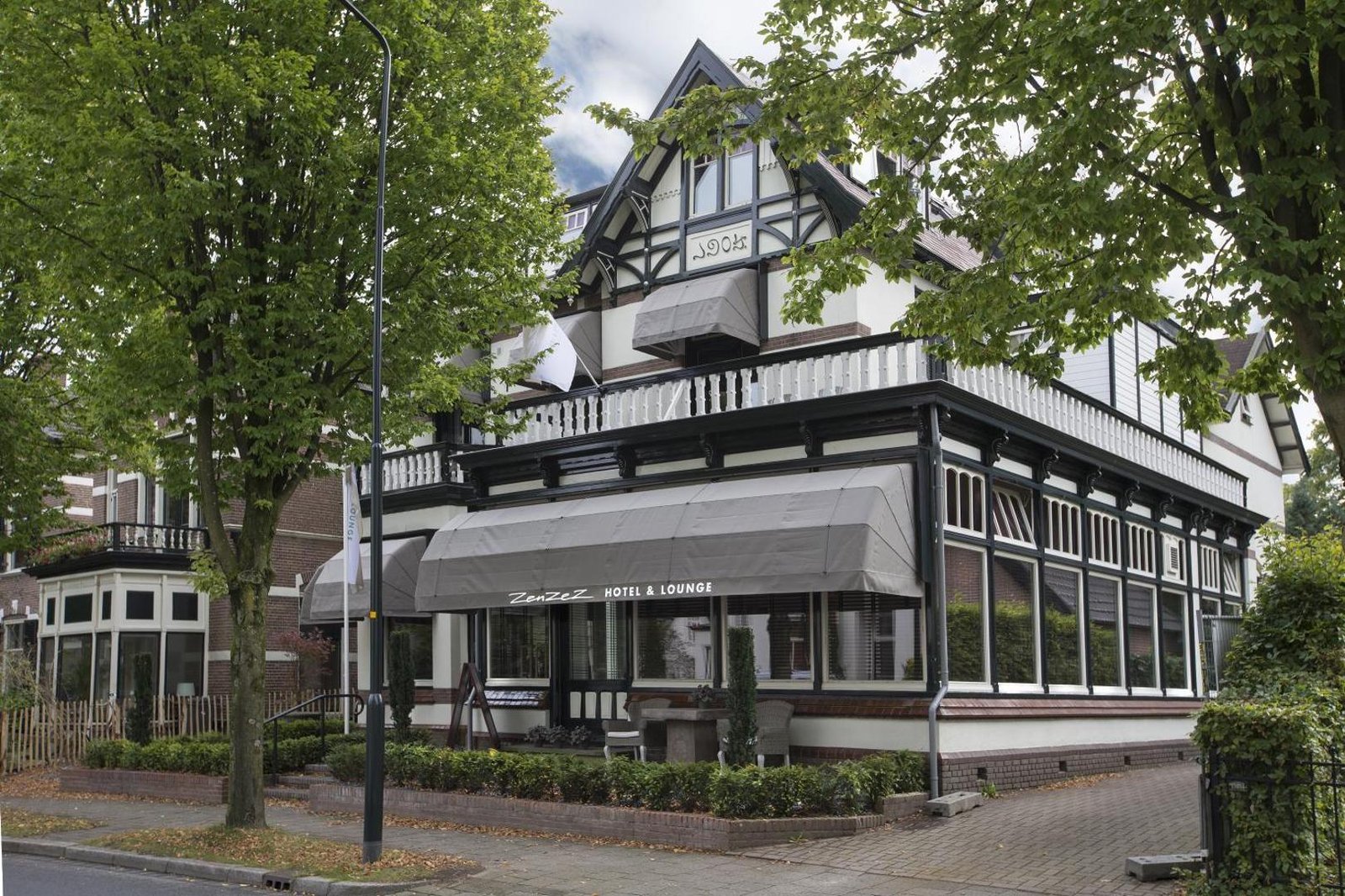 Zenzez Hotel & Lounge, how it began