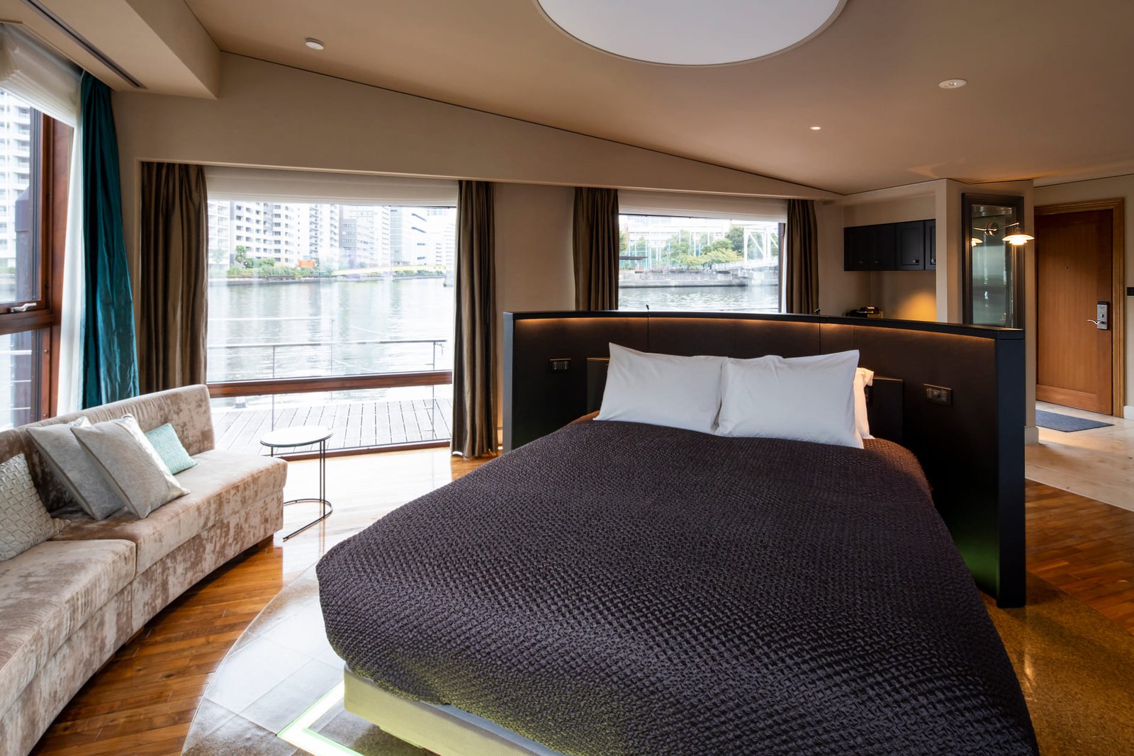 Petals Tokyo — rooms