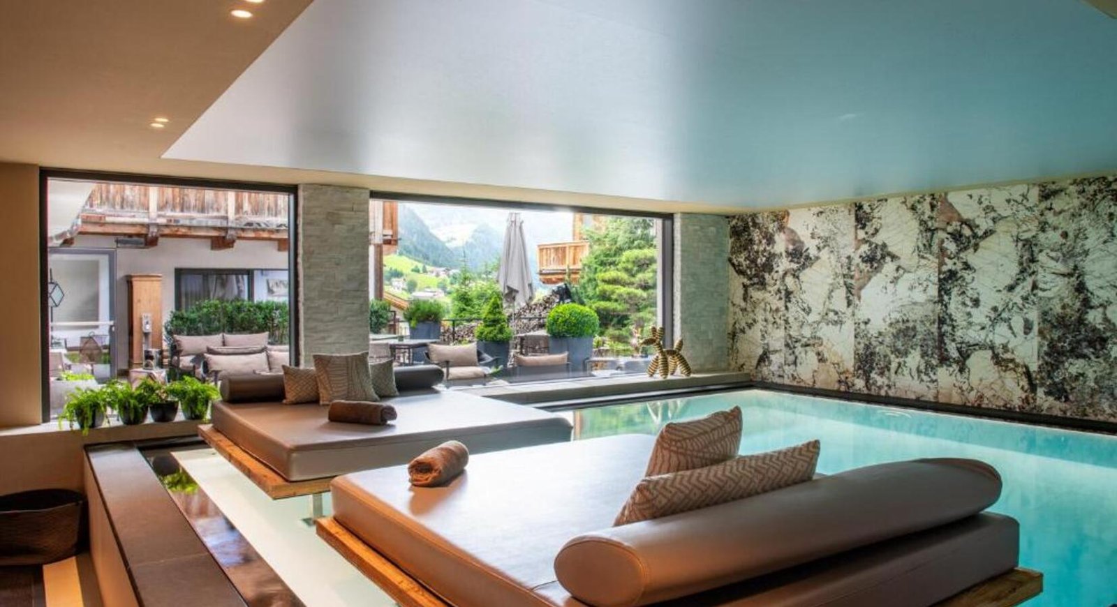 Hotel Montchalet, the pool