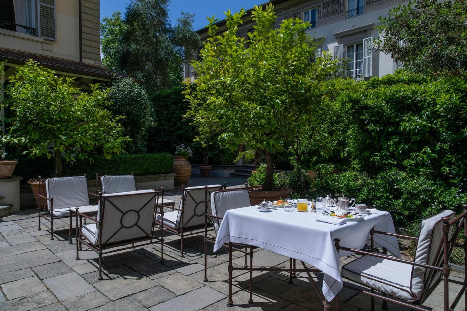 Hotel Regency, at the table