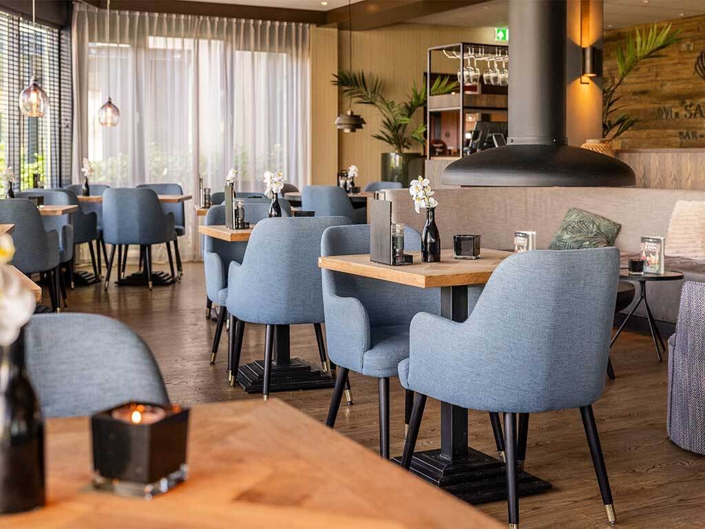 Fletcher Hotel-Restaurant Noordsee-Ameland, at the table