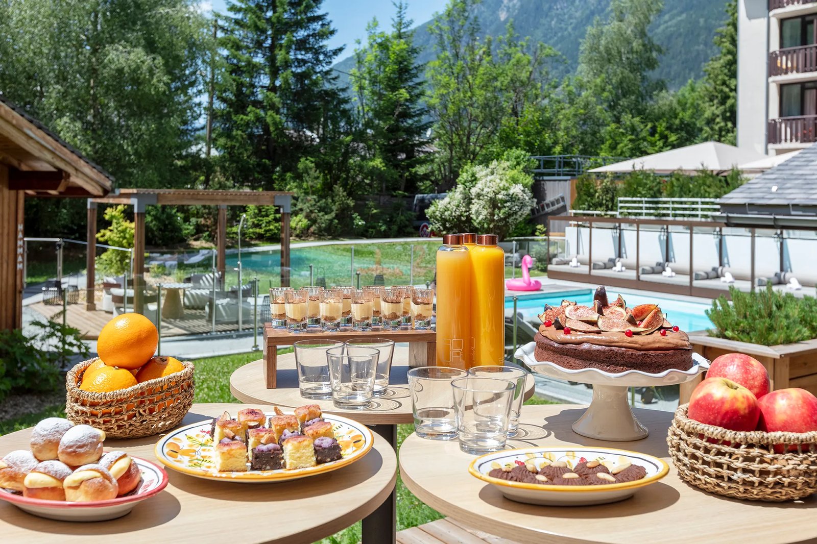 Hôtel Les Aiglons Chamonix, at the table
