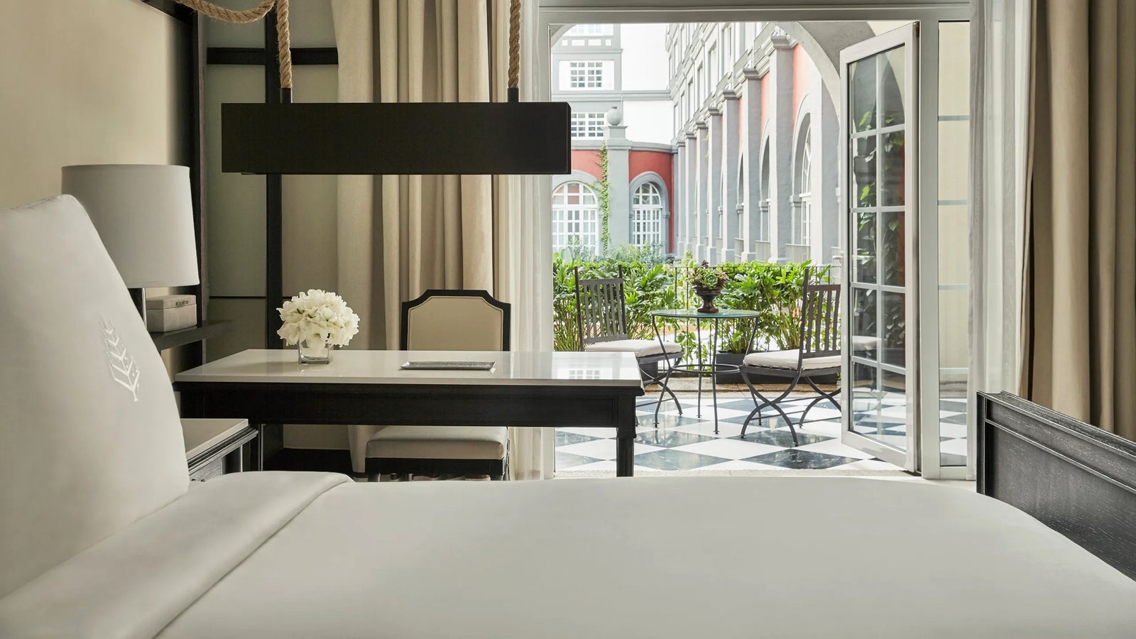Four Seasons Hotel Mexico City — vibe