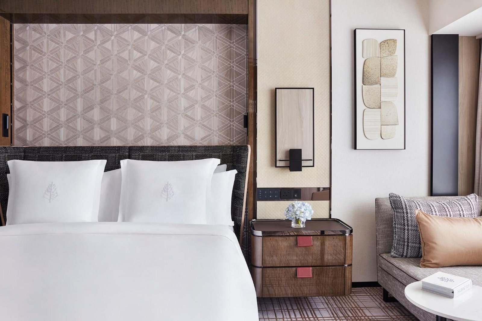 Four Seasons Hotel Hong Kong — rooms