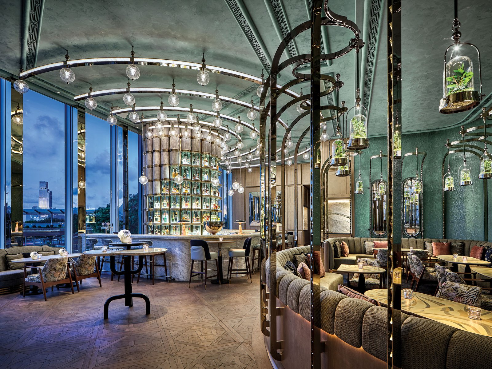 Four Seasons Hotel Hong Kong — eat & drink