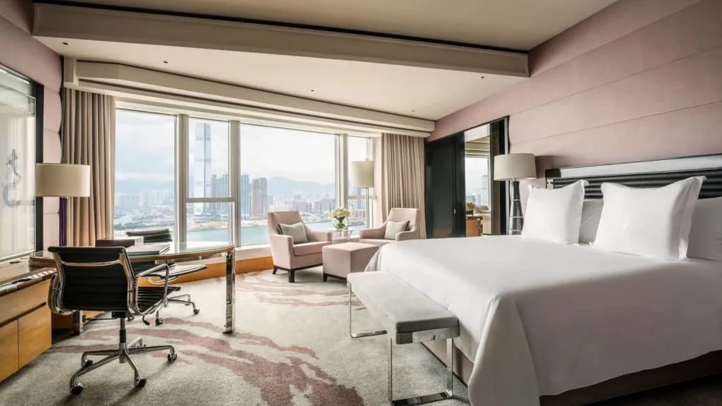 Four Seasons Hotel Hong Kong — rooms