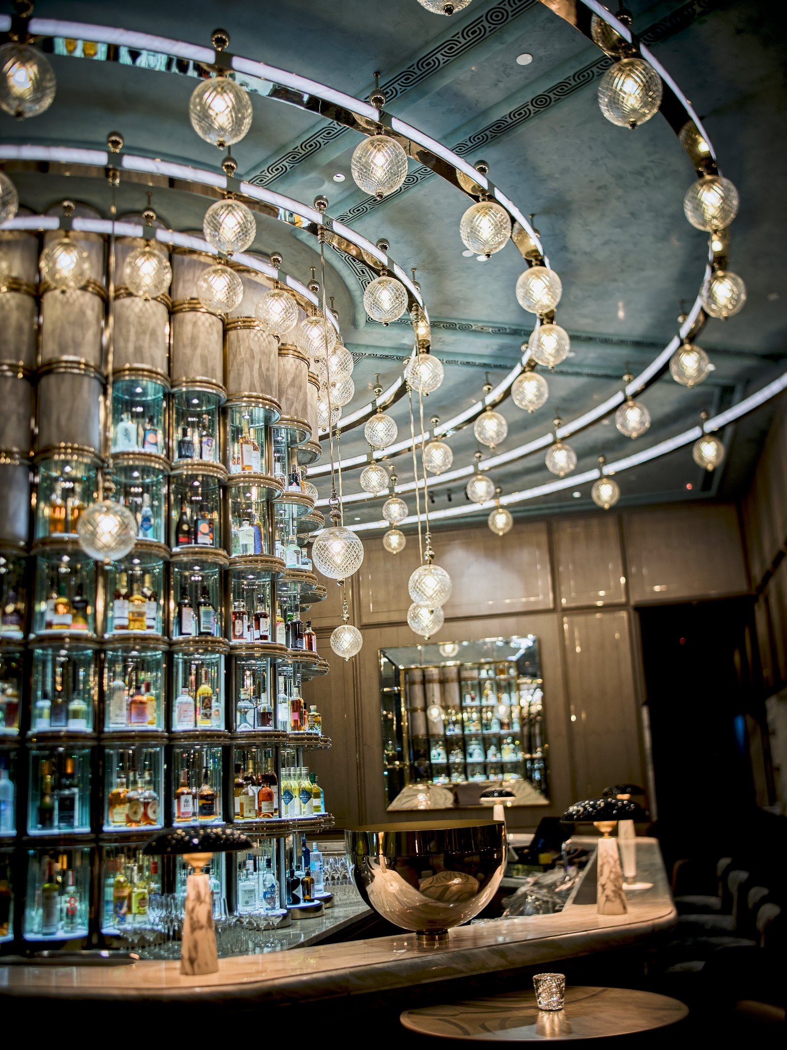 Four Seasons Hotel Hong Kong — eat & drink