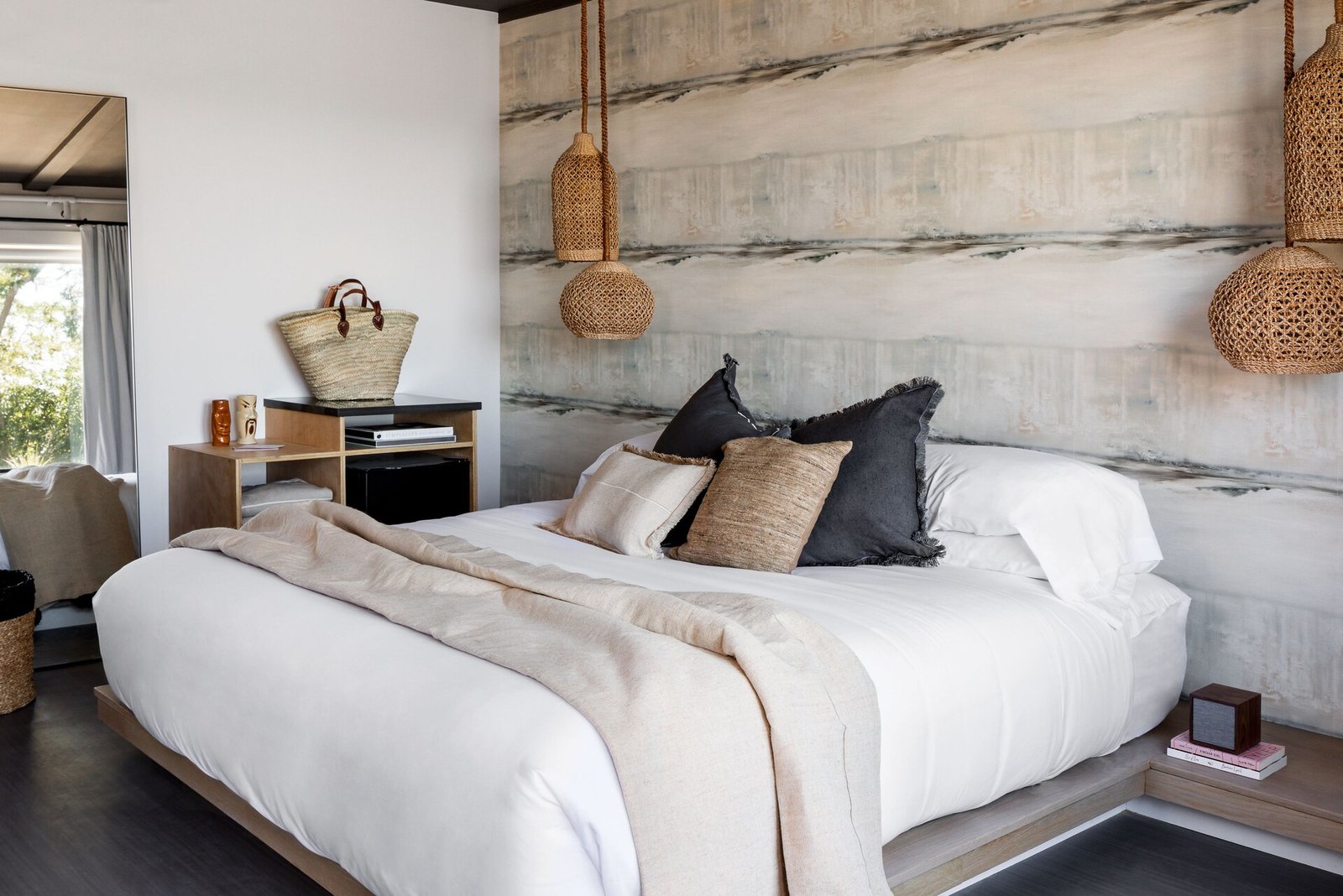 AWOL, rooms