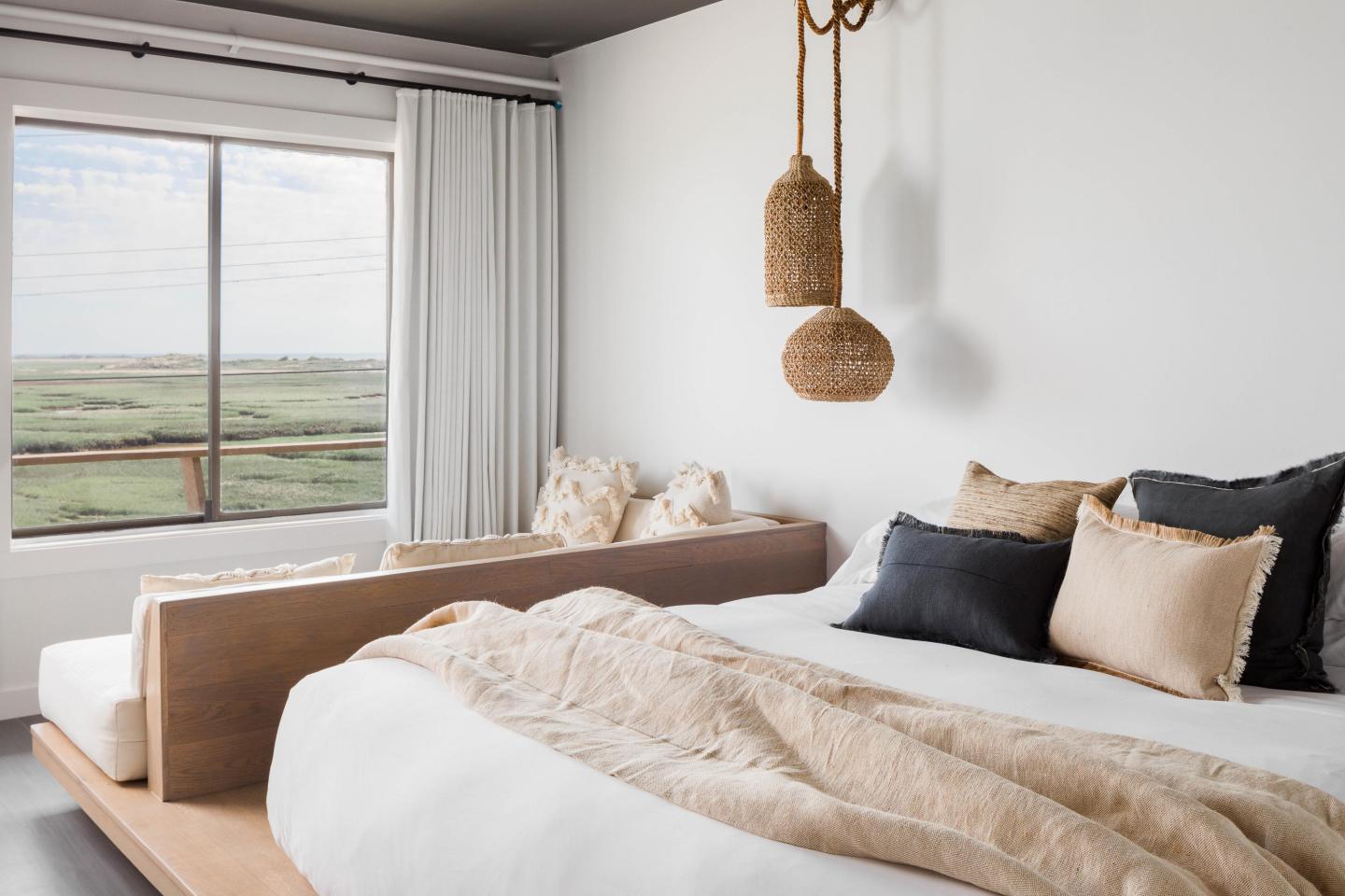 AWOL, rooms