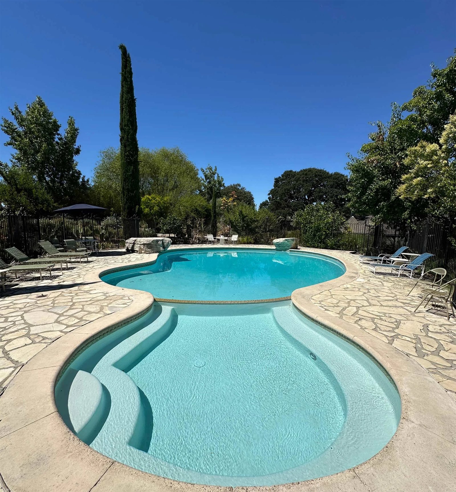Inn Paradiso, the pool