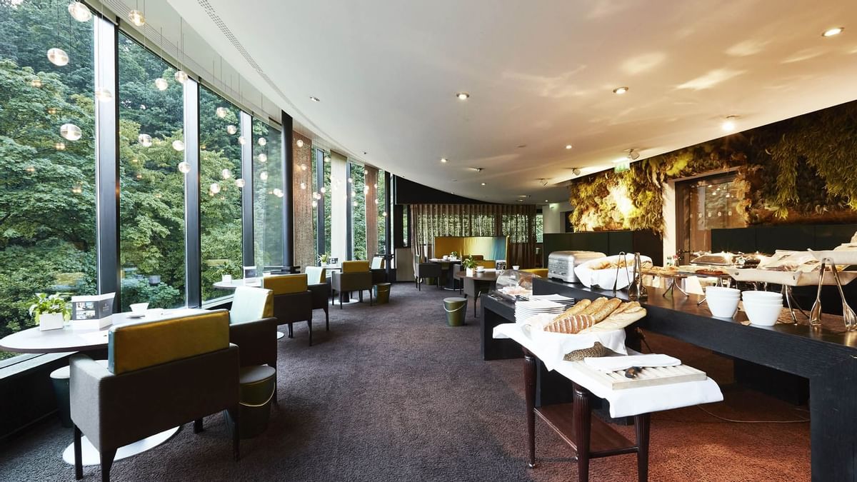 Hôtel & Spa Le Pavillon, at the table