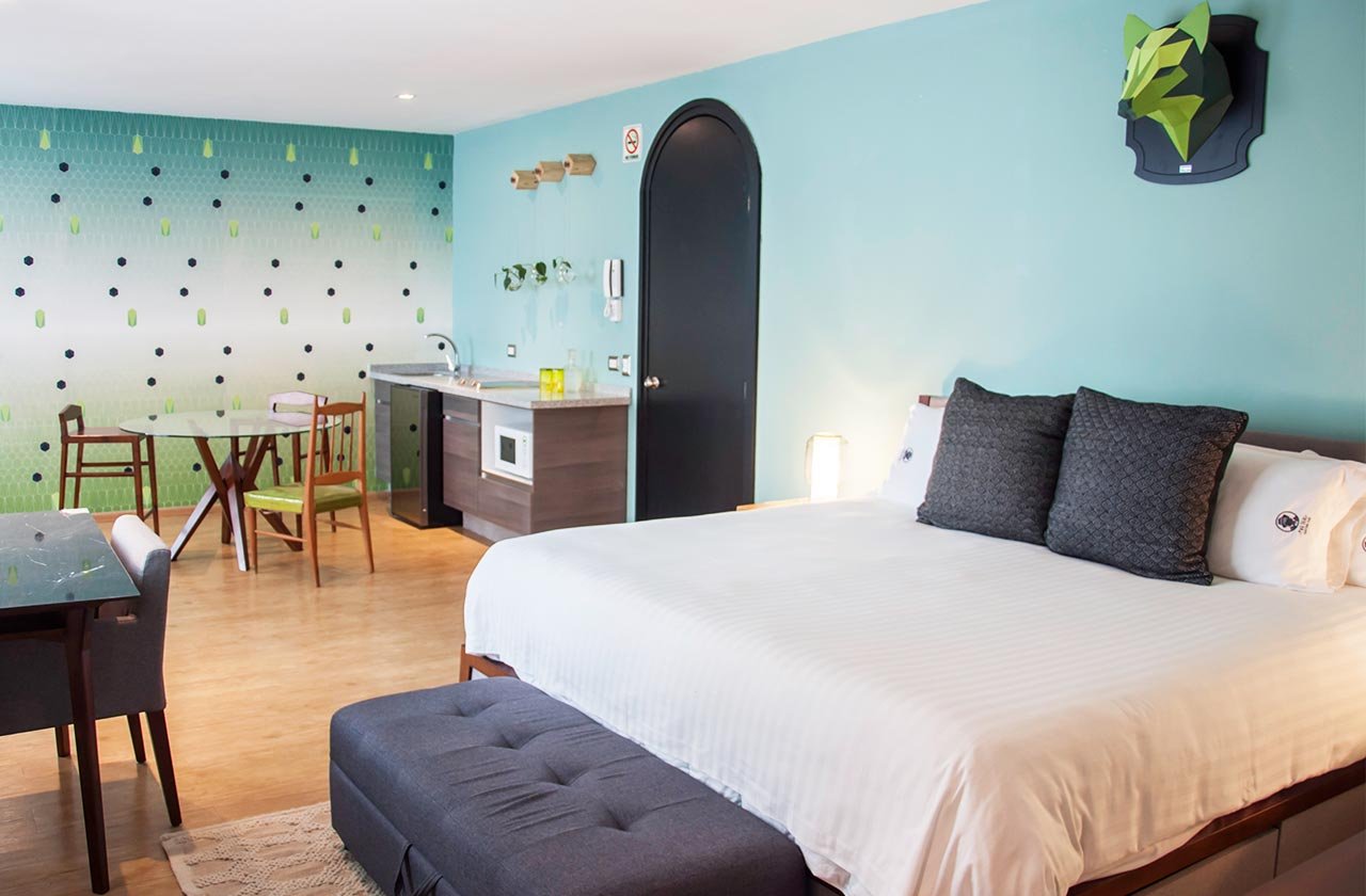Hotel Pug Seal Polanco Allan Poe — vibe