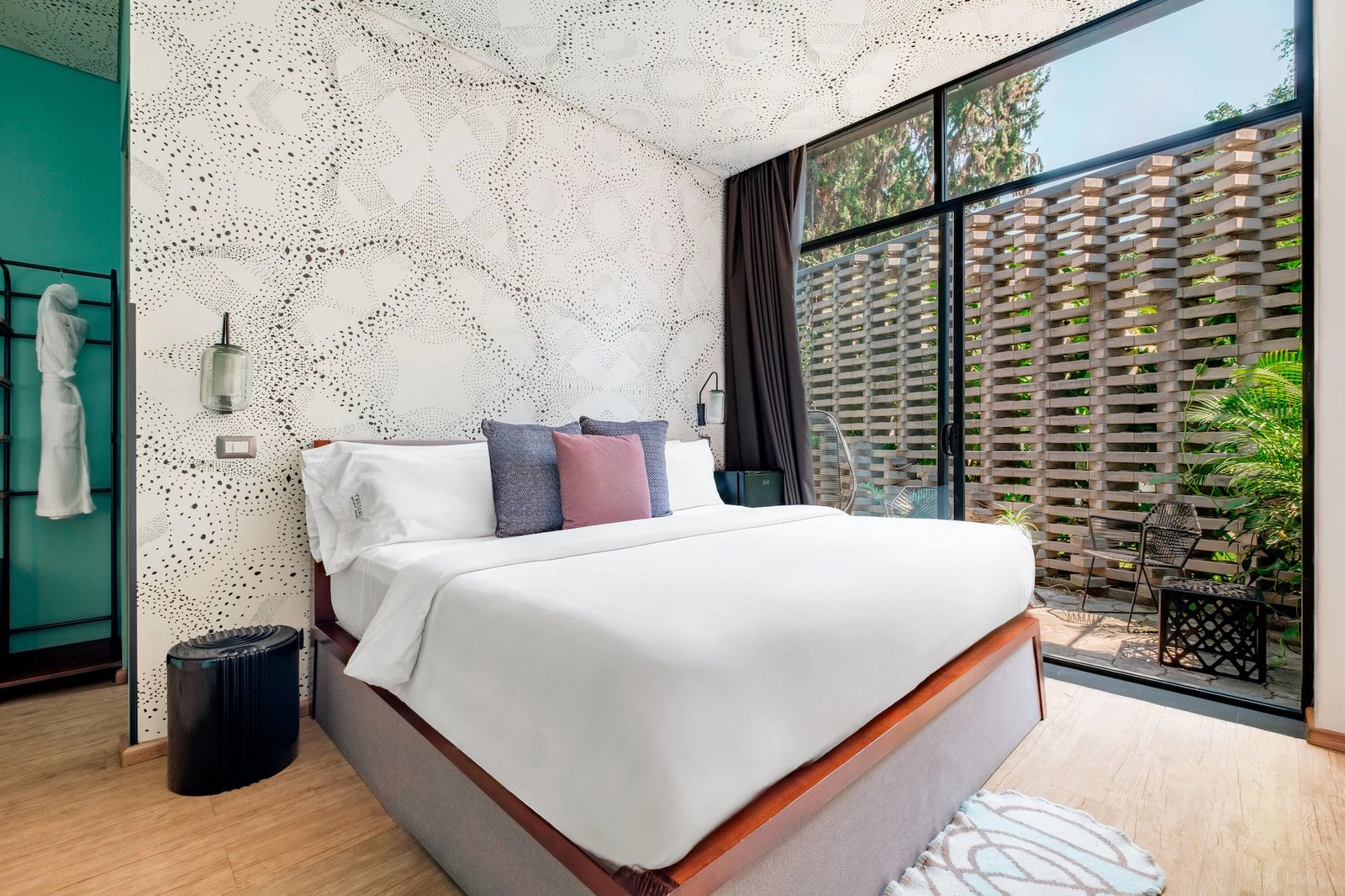 Hotel Pug Seal Polanco Allan Poe — vibe