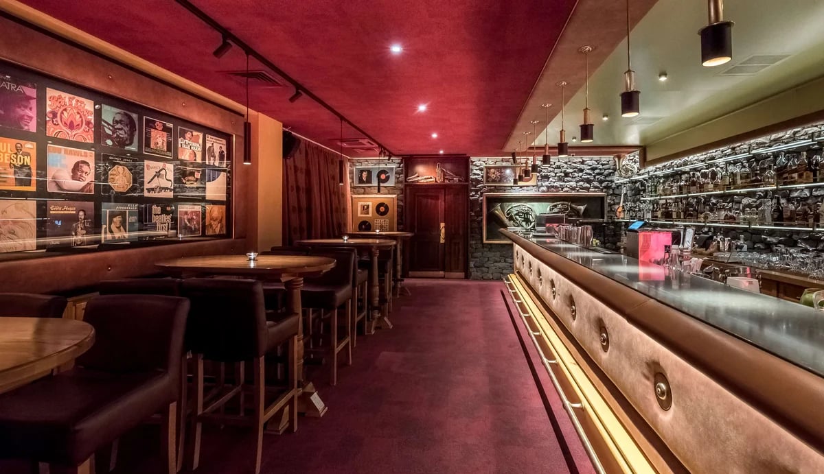Kempinski Hotel Grand Arena Bansko, piano bar sing sing