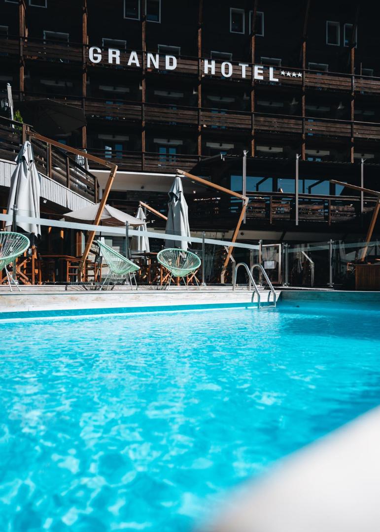 Grand Hôtel Serre Chevalier, the pool