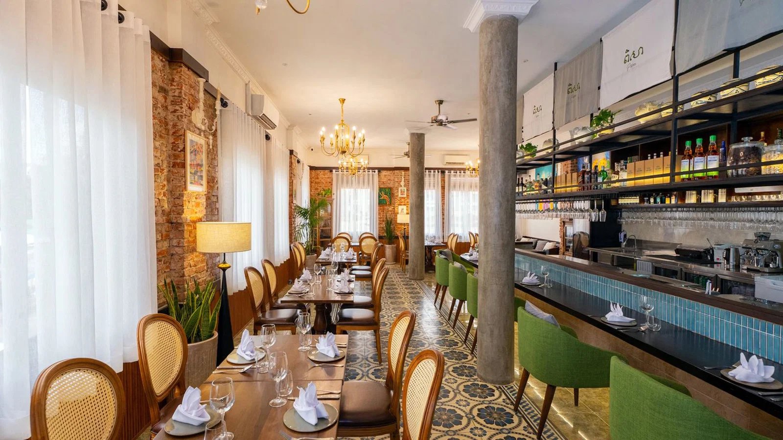 Pavilion Hotel, at the table