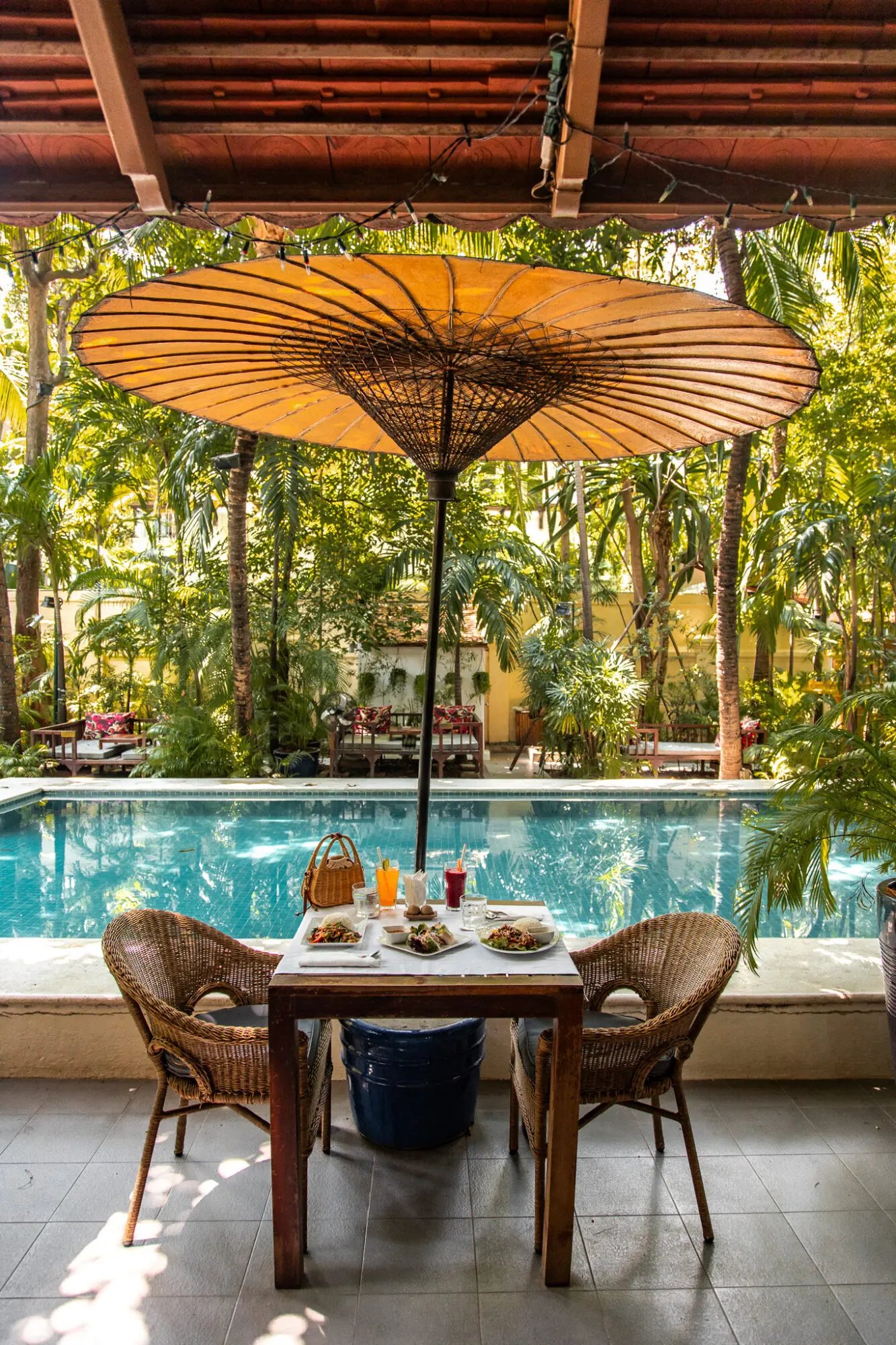 Pavilion Hotel, at the table