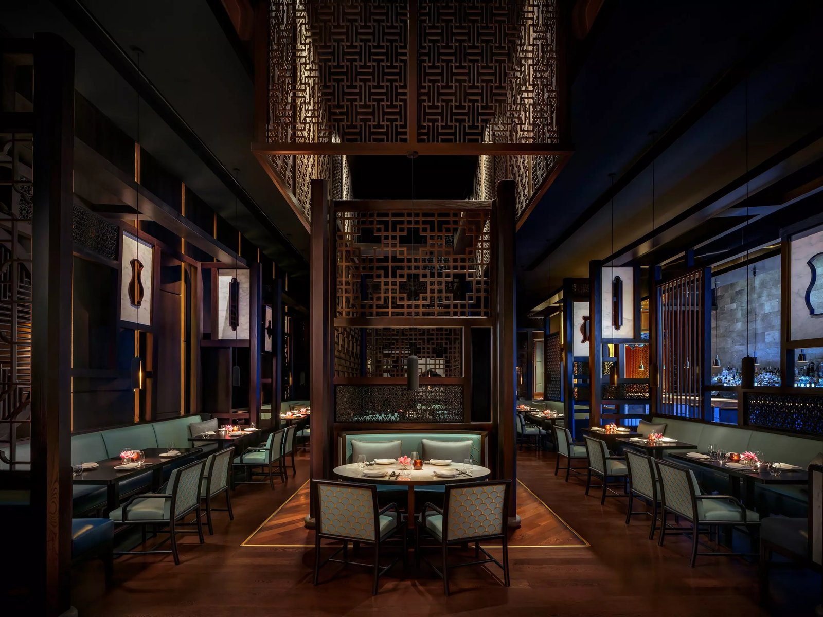 Atlantis The Palm, at the table