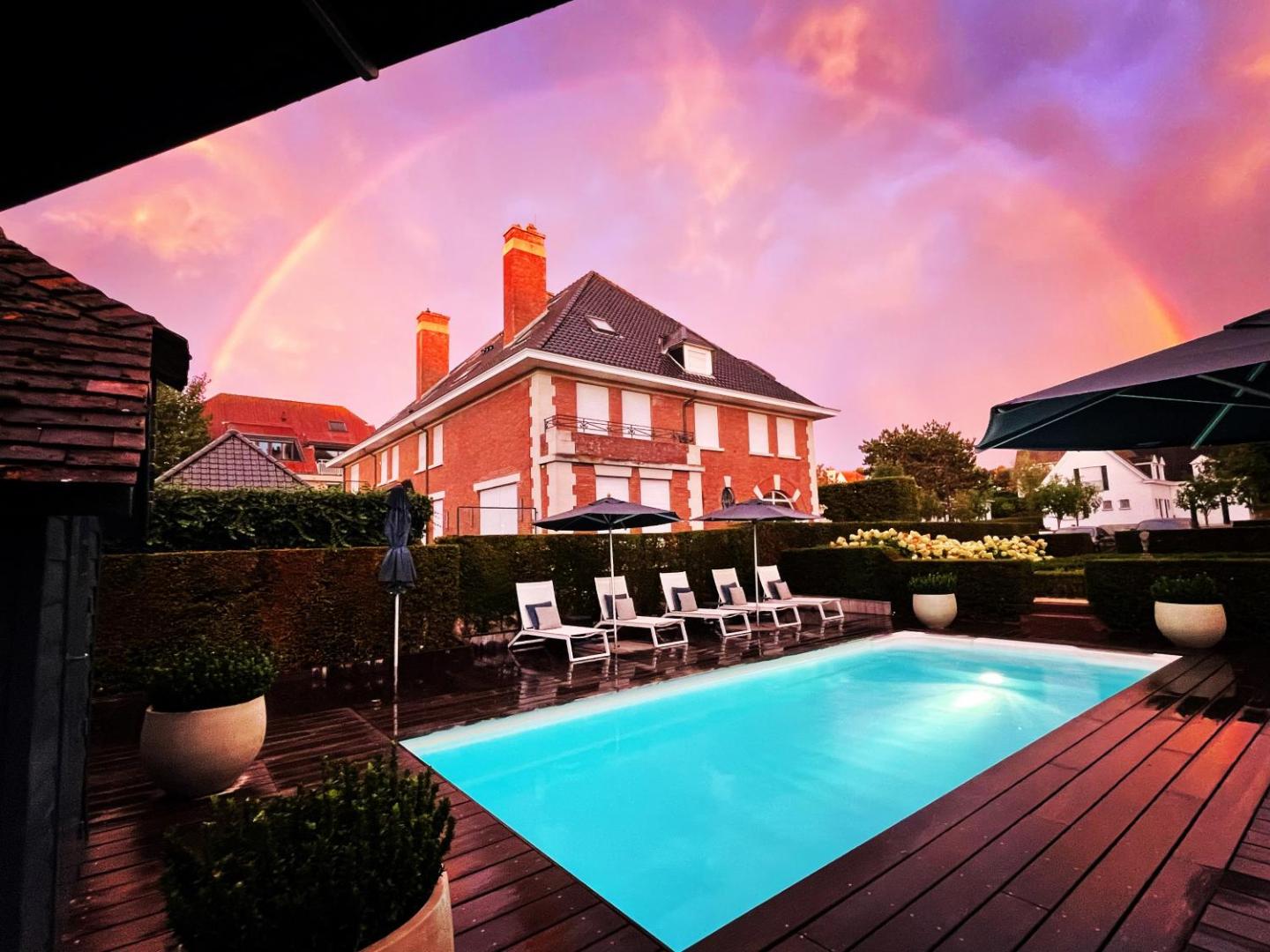 Bed & Breakfast Zonnehuis De Haan, the pool