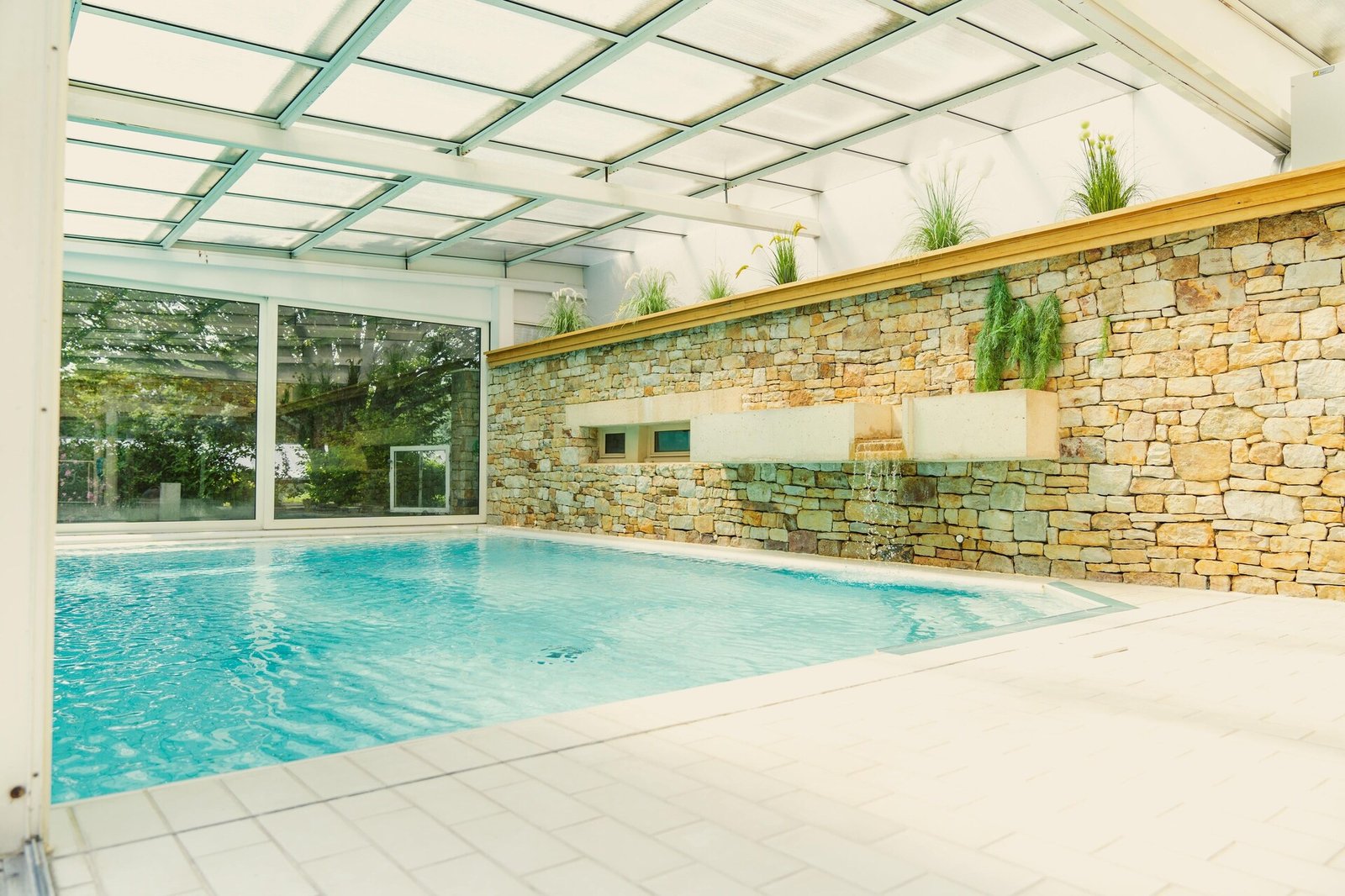 Le Manoir du Lys, The Originals Relais, the pool