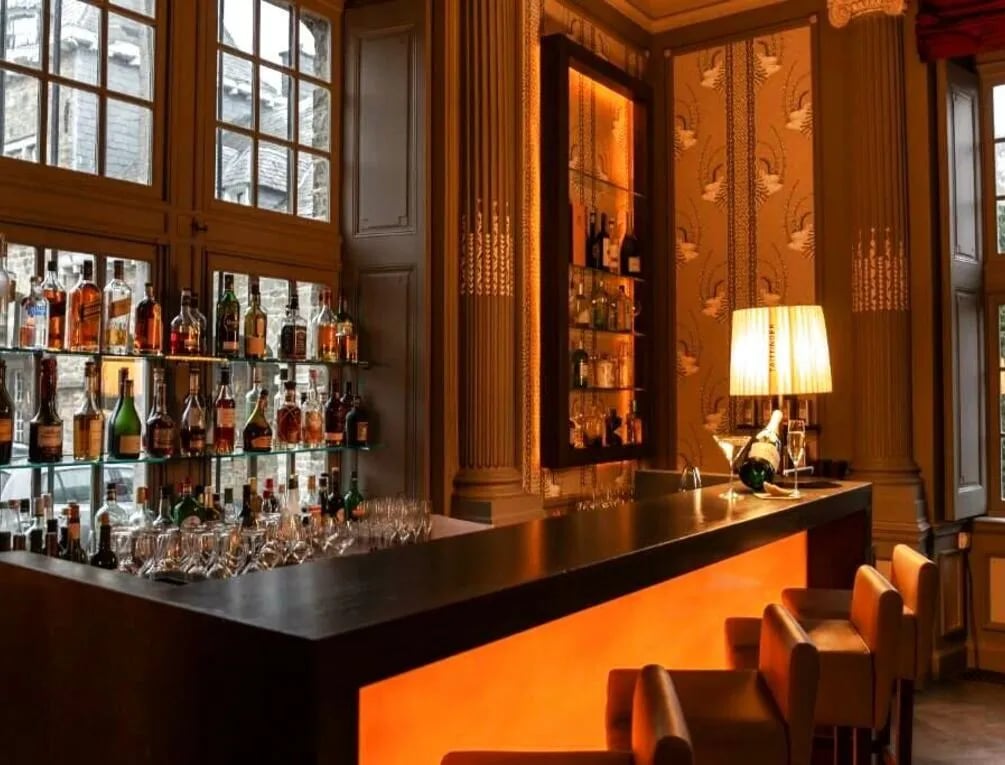 Manoir de Lébioles, at the table
