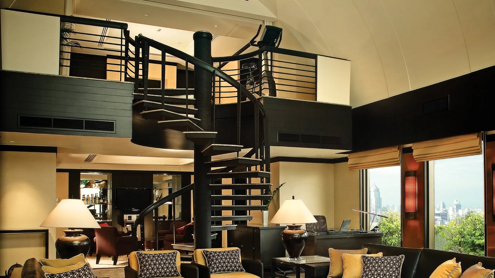 Banyan Tree Bangkok — vibe