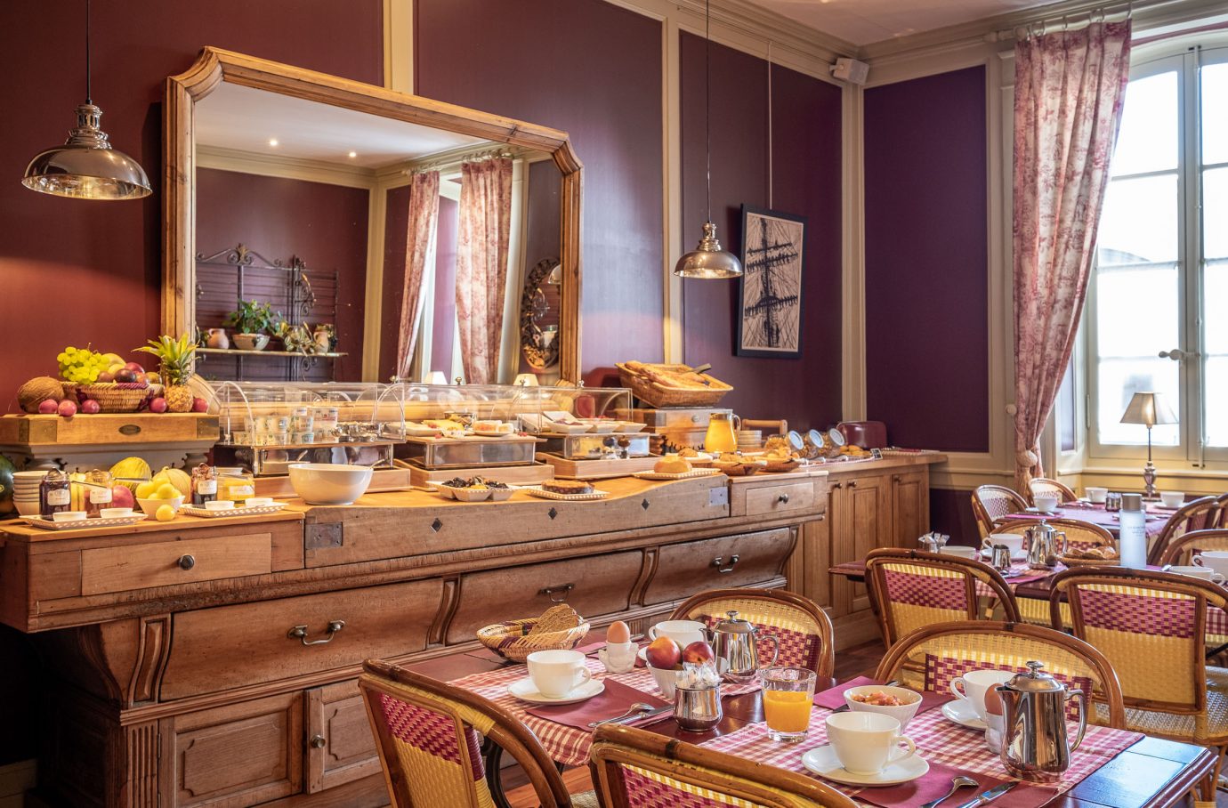 La Baronnie Hotel & Spa, at the table