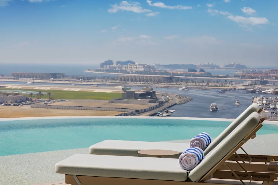 Ciel Dubai Marina, the pool