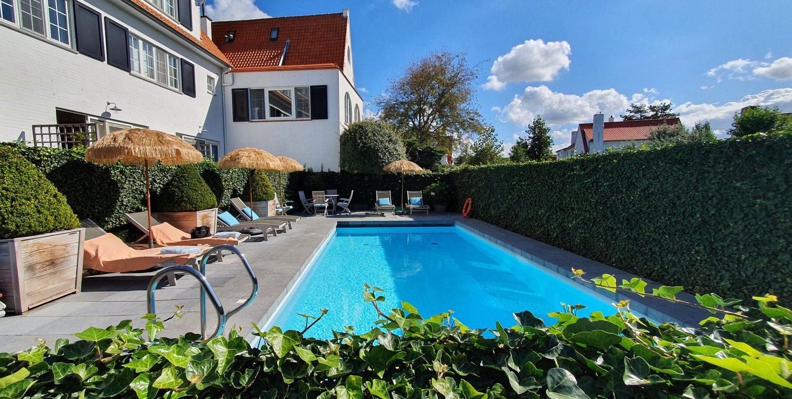 Romantik Hotel Manoir Carpe Diem, the pool