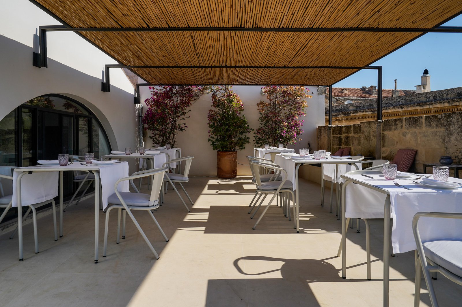 Palazzo De Noha, at the table