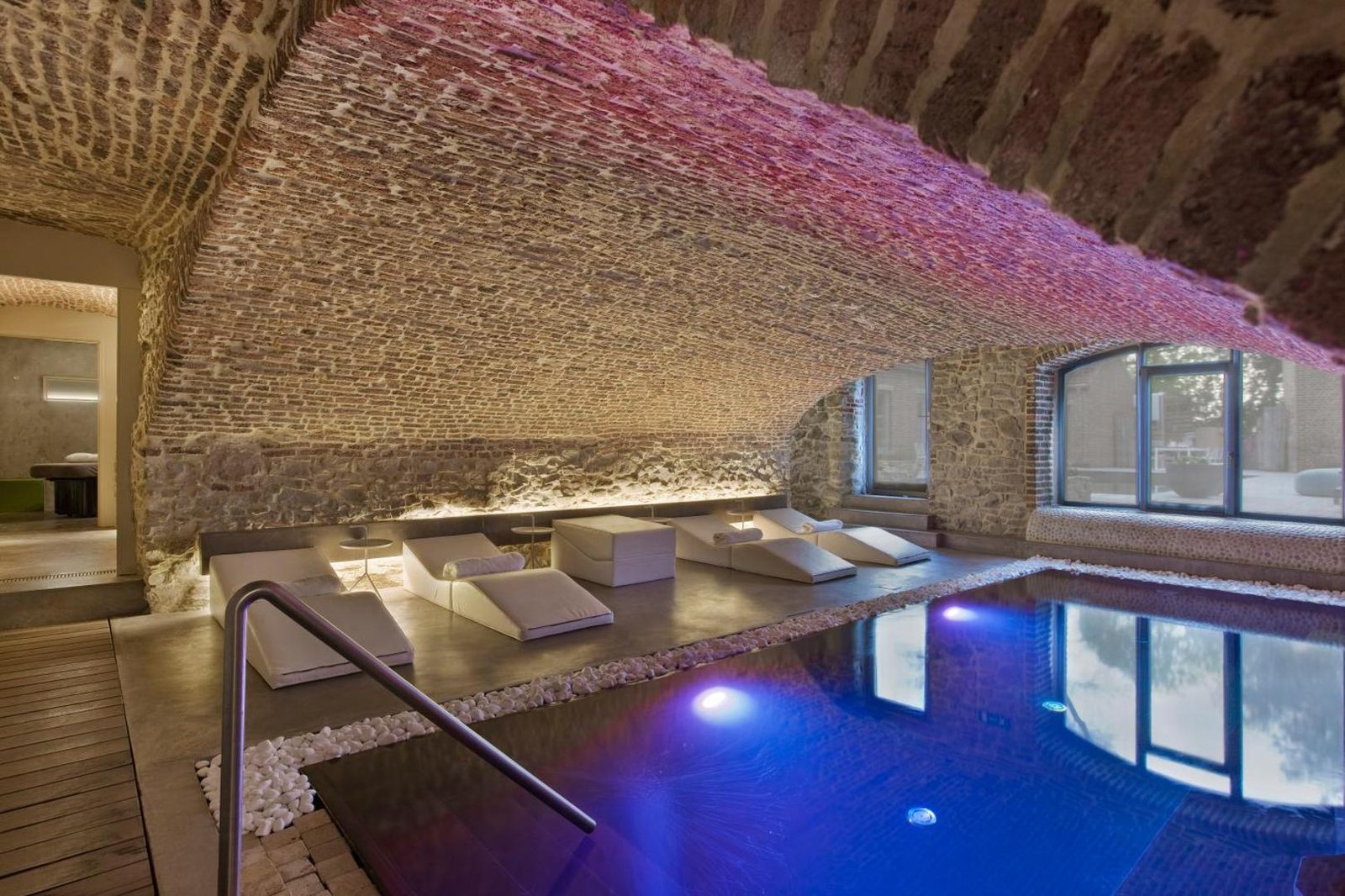 Ne5t Hotel & Spa - Restaurant Intuition Complicité Gourmande, the pool