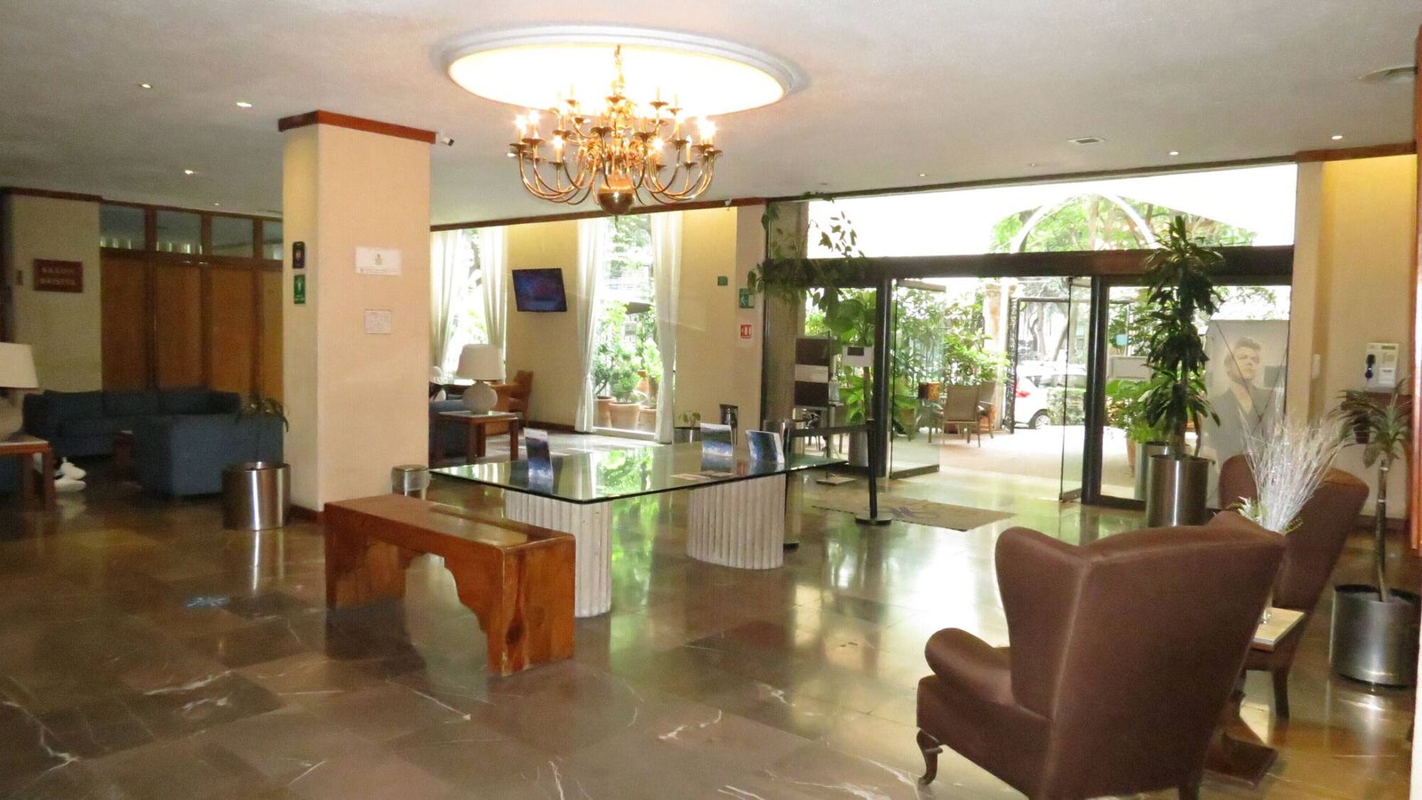 Ubicuo Hotel Cuauhtemoc — vibe