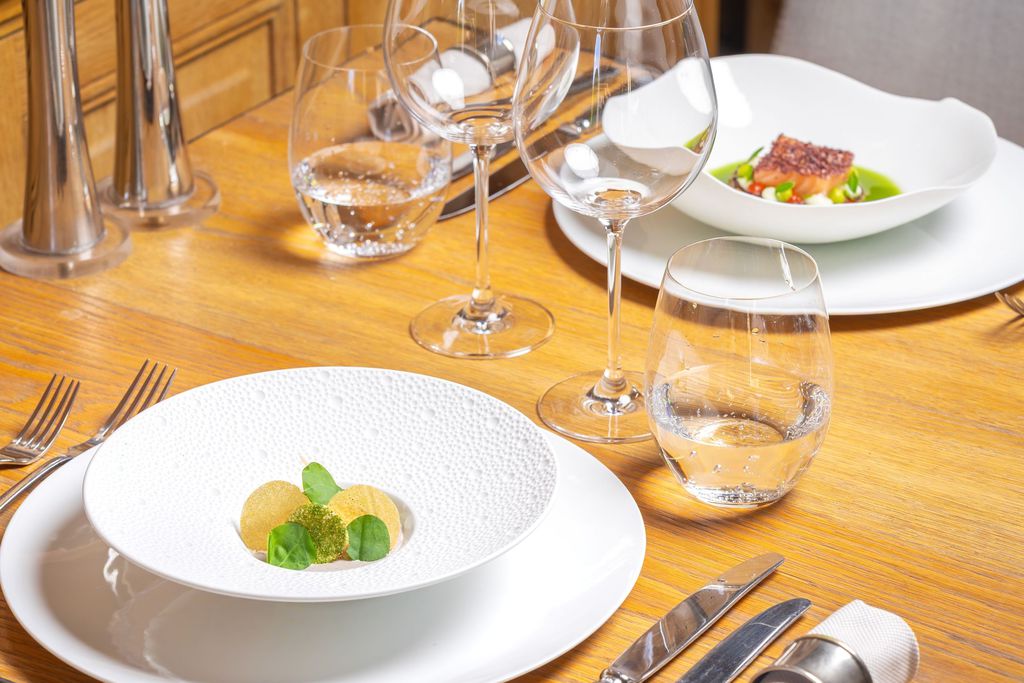Manor Surville Hotel & Spa & Restaurant, la table du manoir