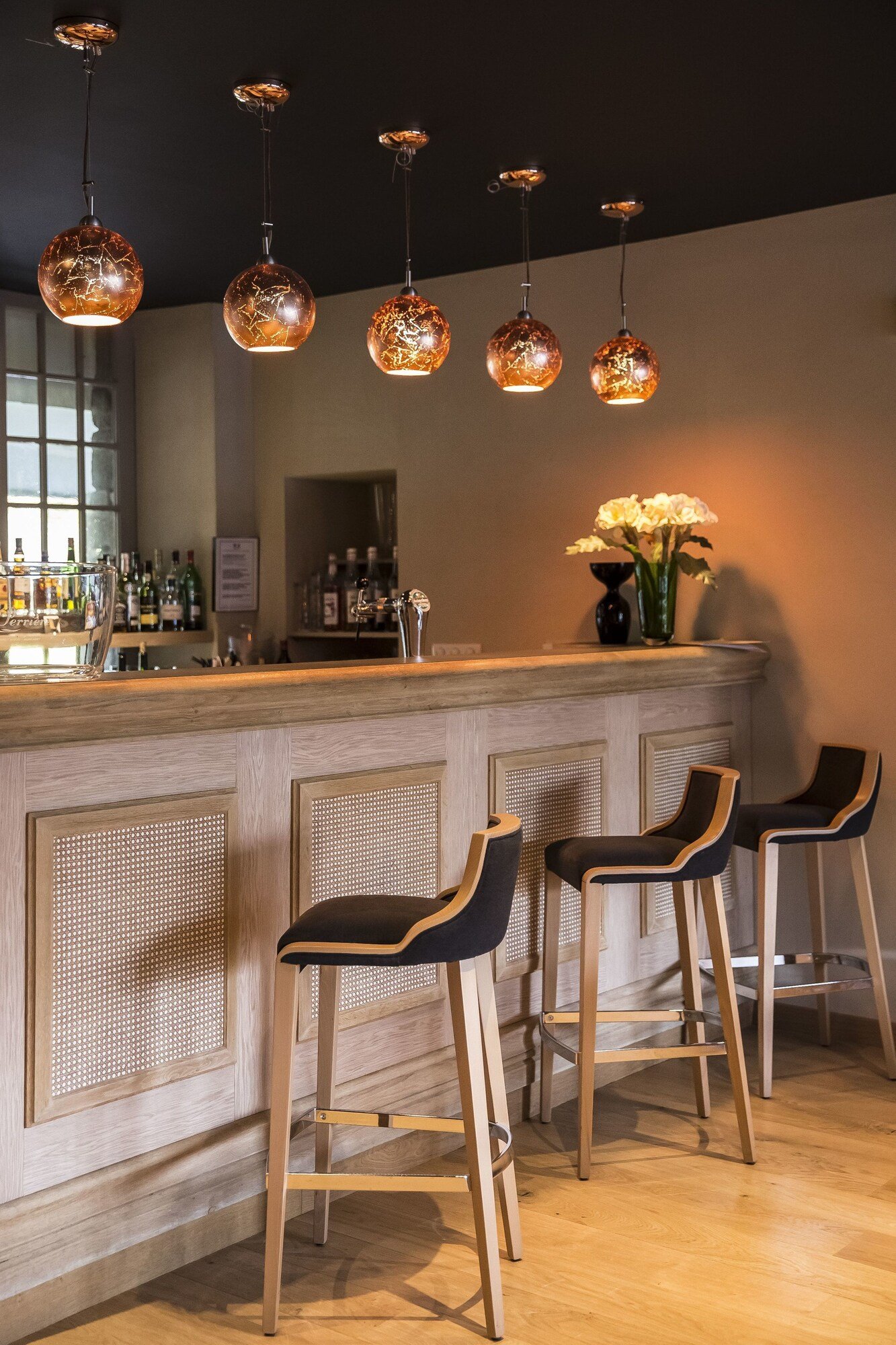 Hôtel de L'Abbaye Le Tronchet, bar lounge