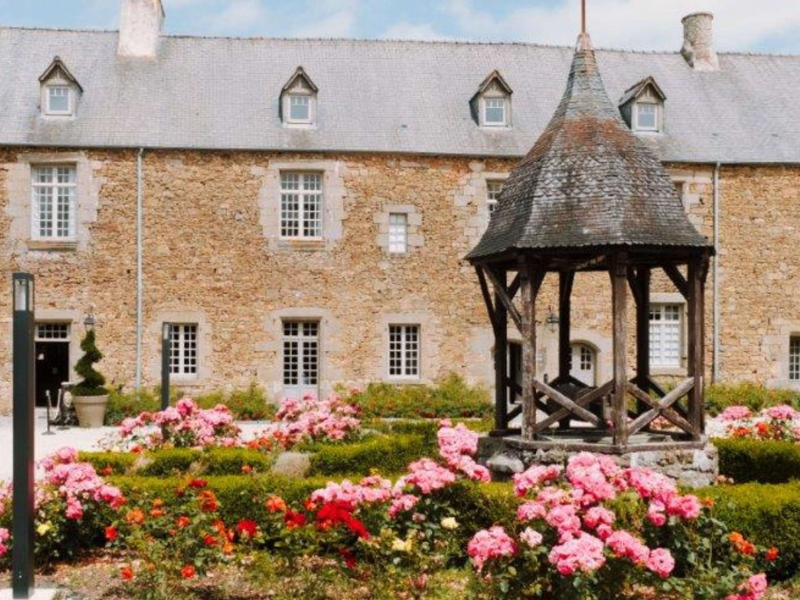 Hôtel de L'Abbaye Le Tronchet, how it began