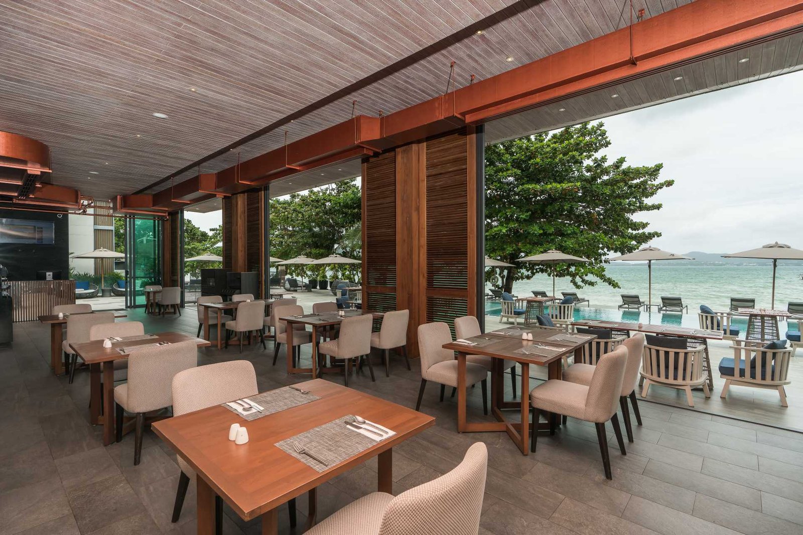 My Beach Resort, at the table