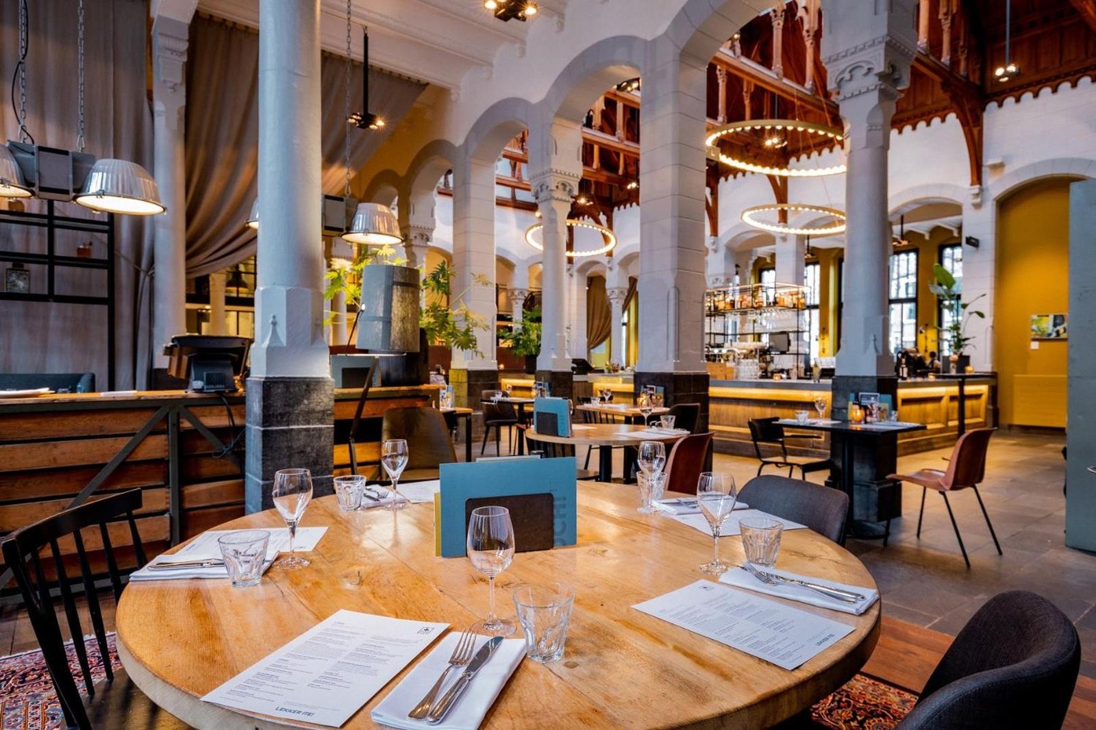 Post-Plaza Hotel & Grand Café, grand café