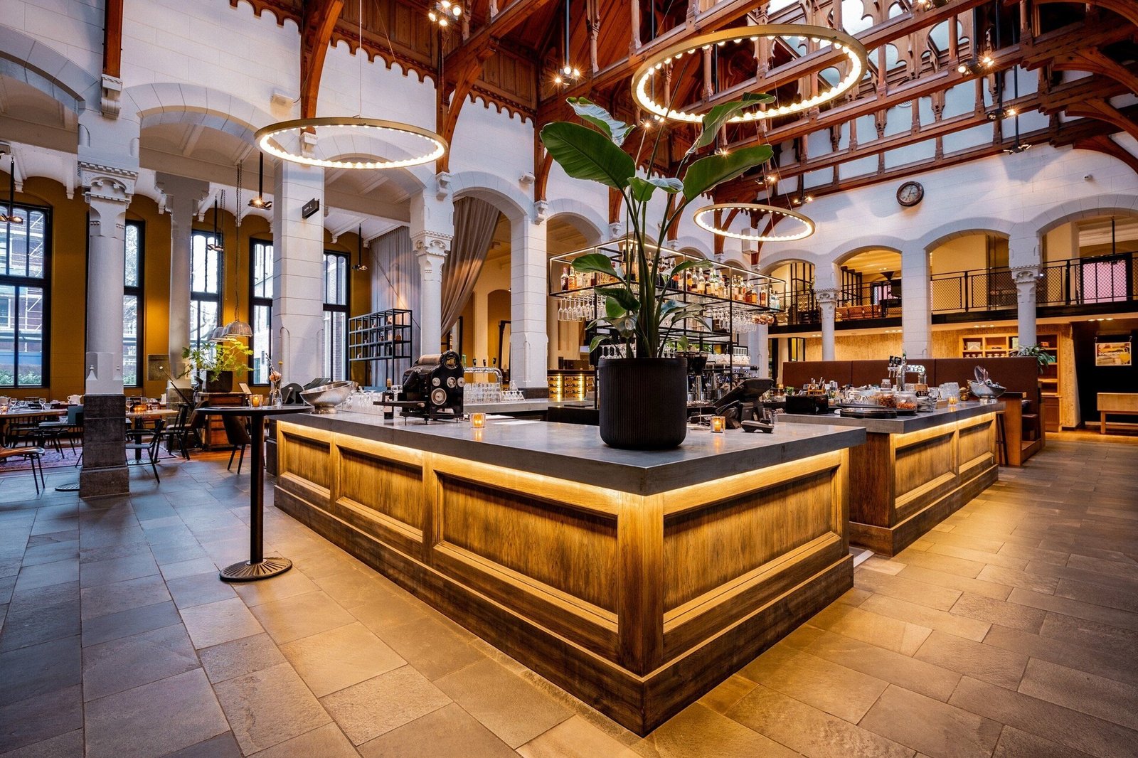 Post-Plaza Hotel & Grand Café