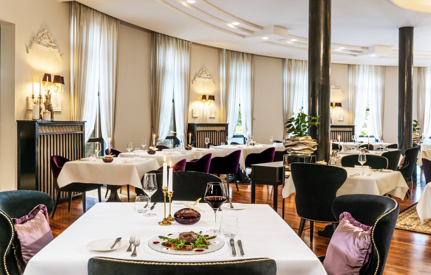 Victor's Residenz-Hotel Schloss Berg, at the table