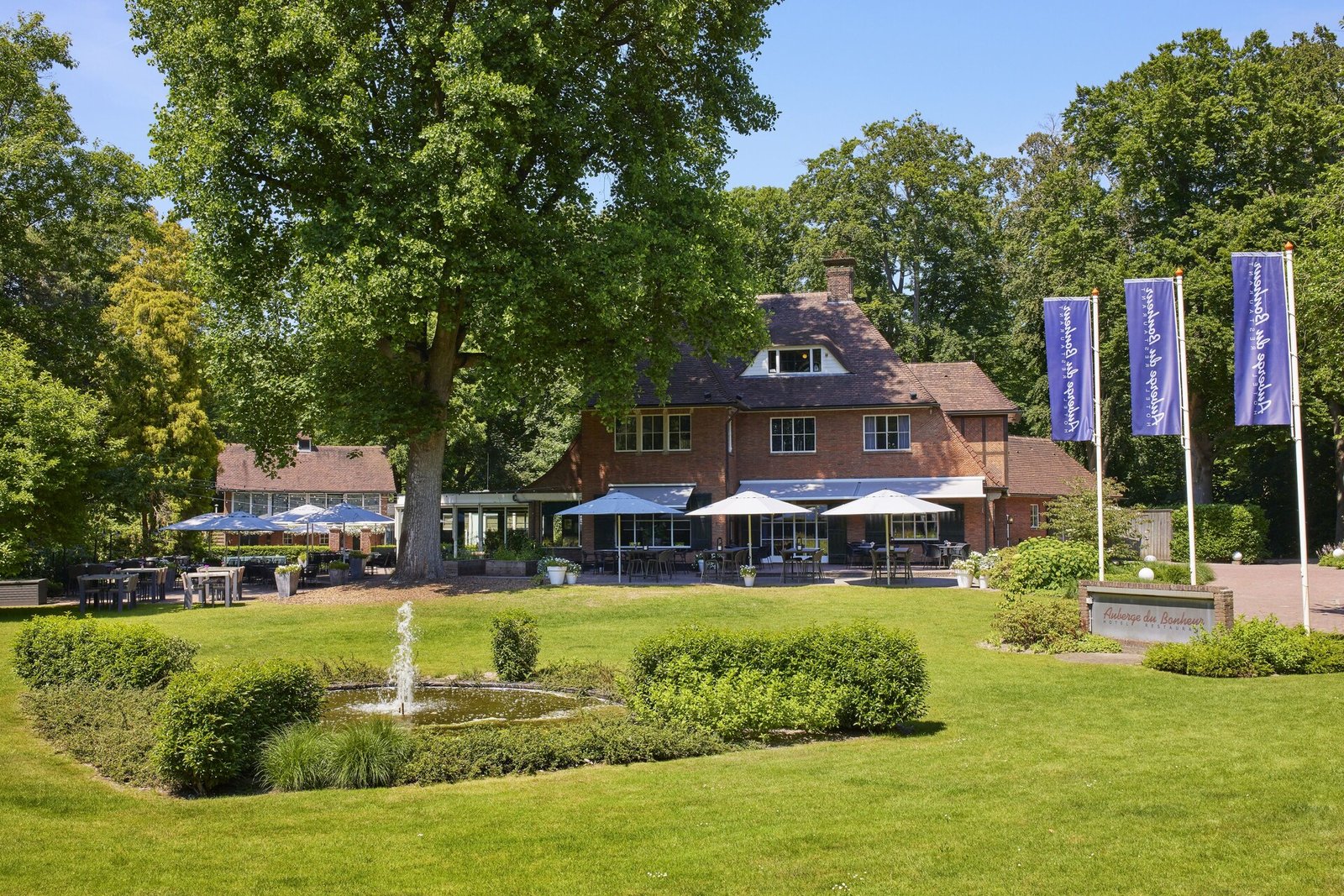 Auberge du Bonheur, how it began