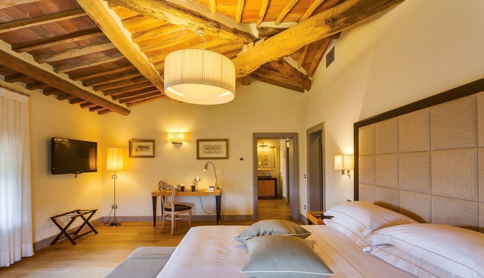 Castello la Leccia, rooms