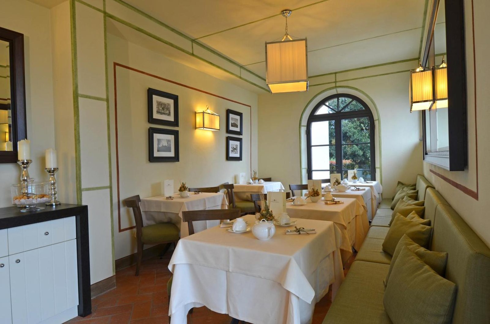 Castello la Leccia, at the table