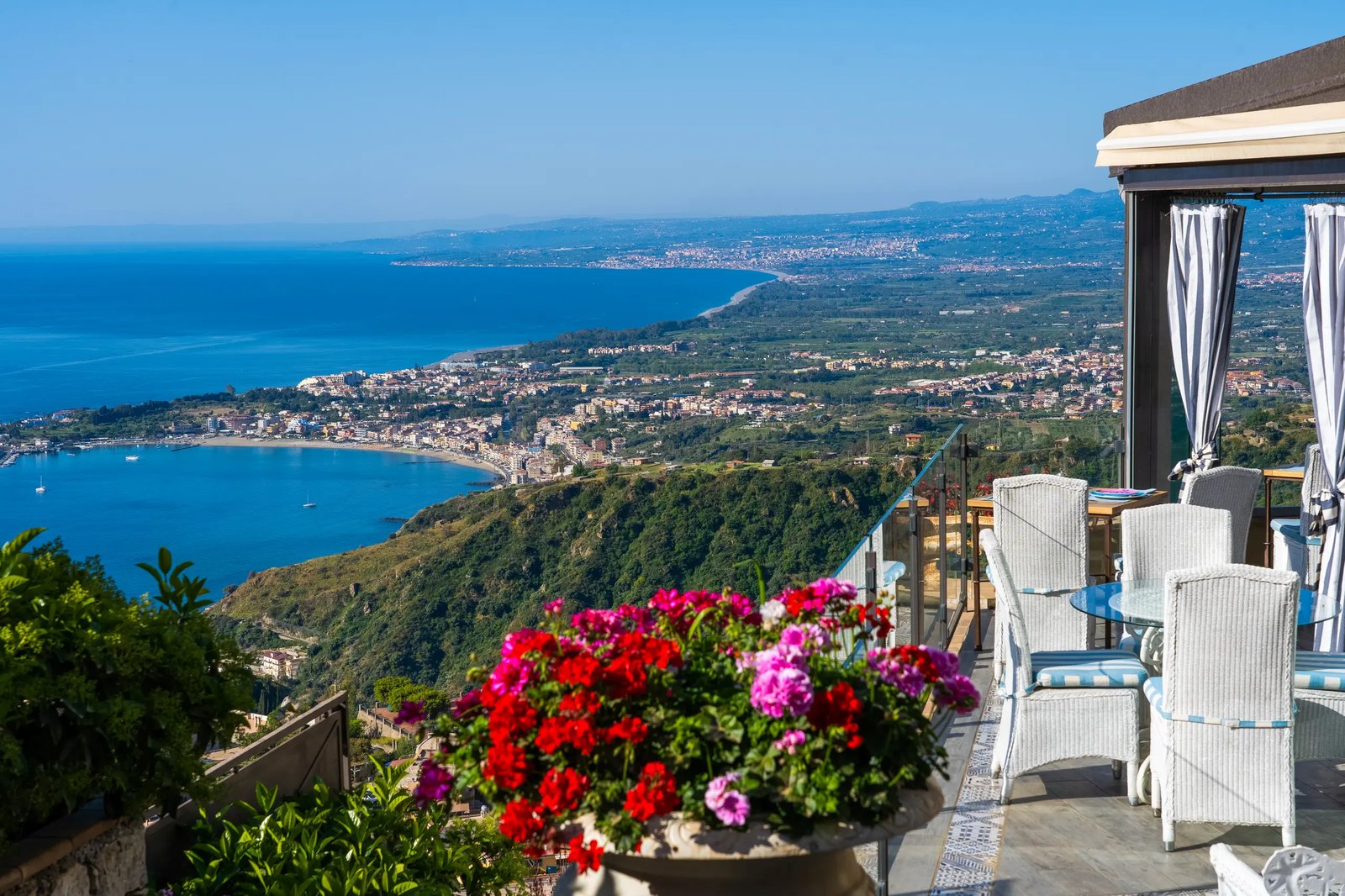 Taormina Hotel Villa Ducale, at the table