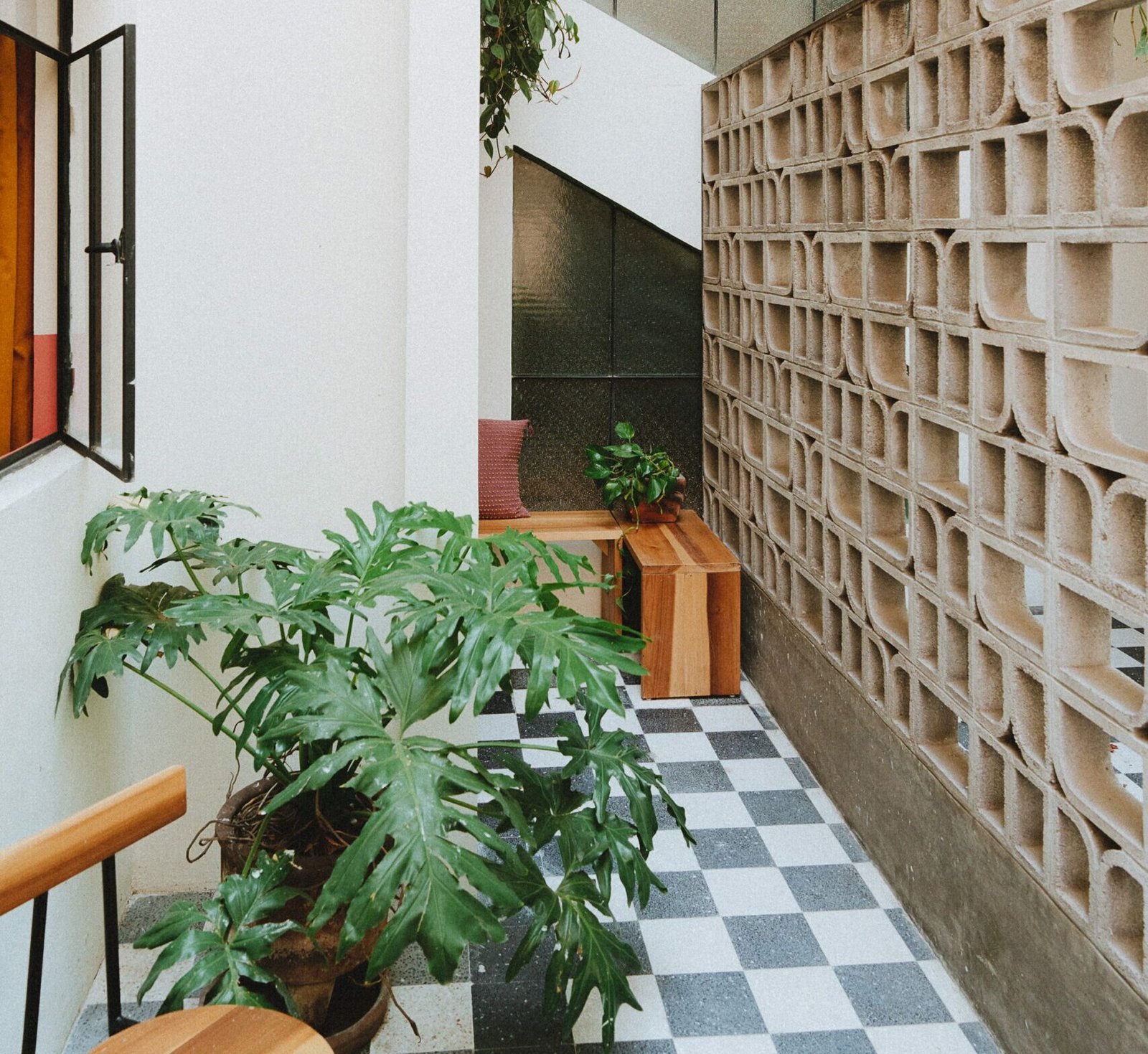 Hotel San Fernando — vibe