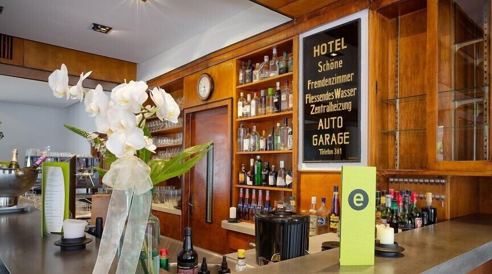 Eckert, eckert bar and lounge