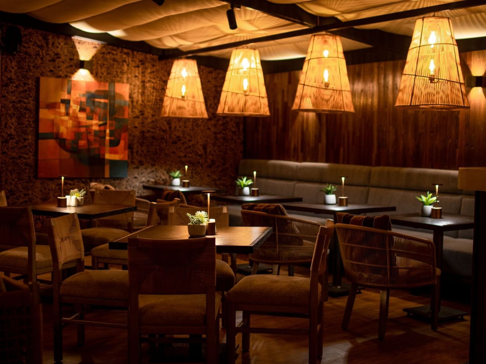 Hotel Luna Salada, at the table