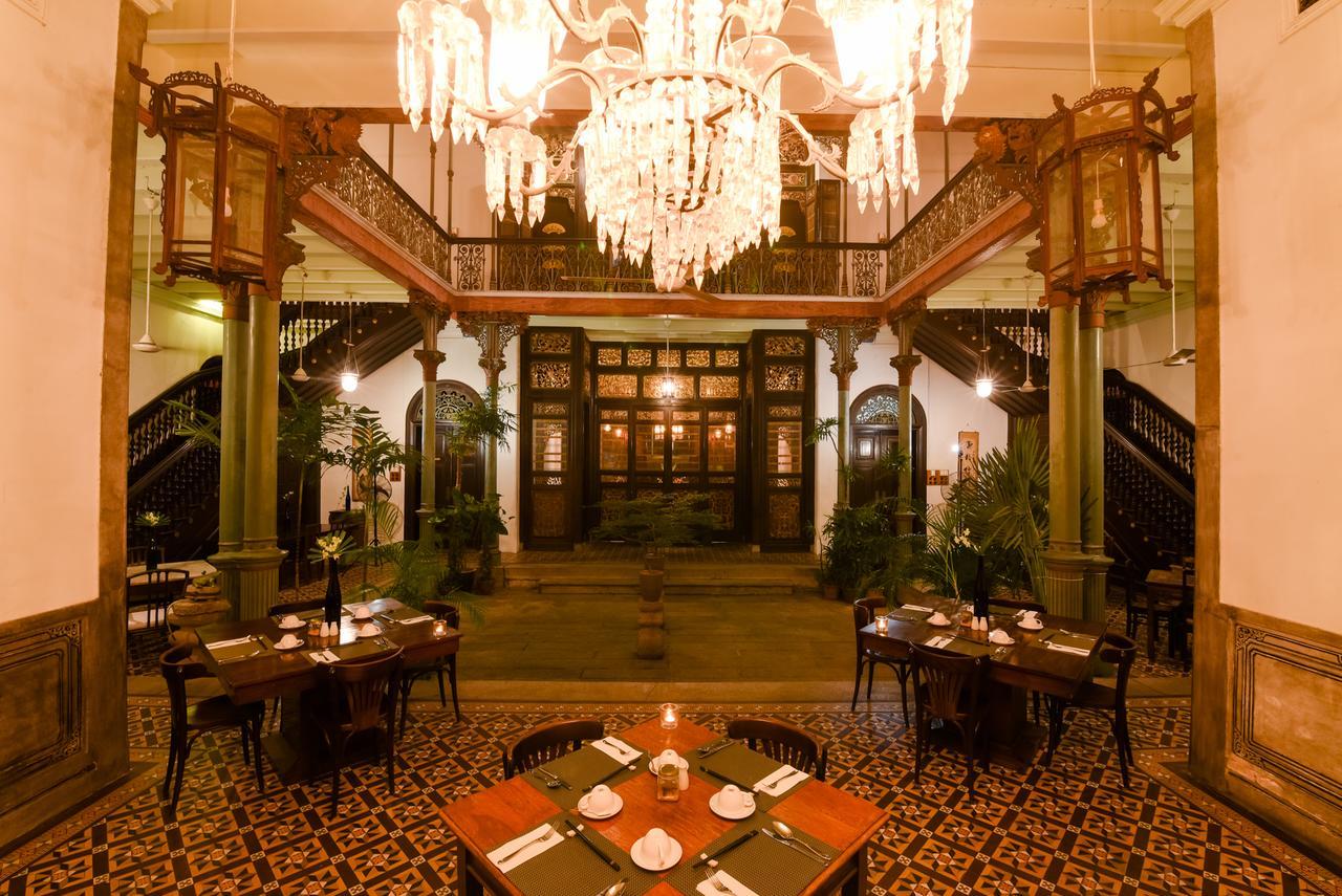 Cheong Fatt Tze - The Blue Mansion, at the table