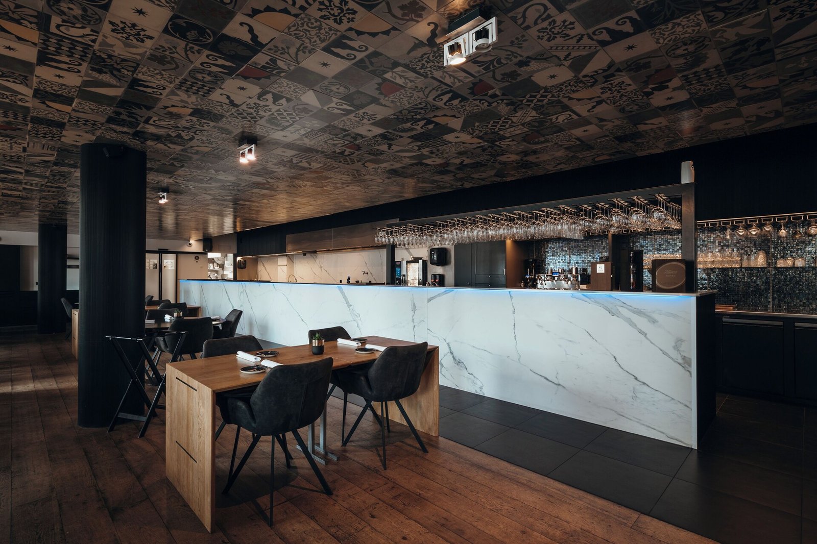 Carbon Hotel, restaurant gusto
